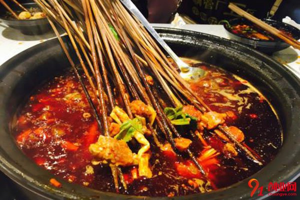 小二班串串加盟優勢有什么?諸多優勢助你輕松開店