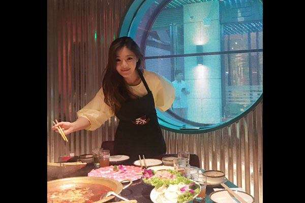 鄧家佳火鍋店地址名字 娛樂(lè)圈并不好混再說(shuō)她長(zhǎng)得也不是特別漂亮
