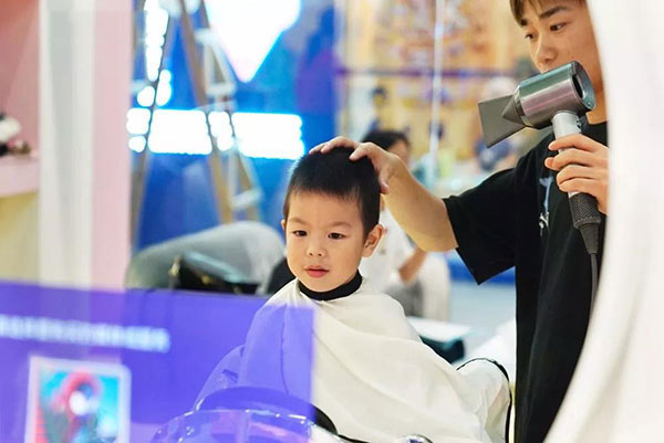 專業(yè)兒童理發(fā)店加盟