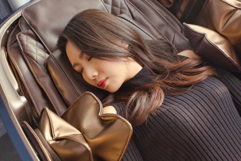 高端按摩椅怎么選？資深體驗官帶來榮泰RT8900按摩椅測評