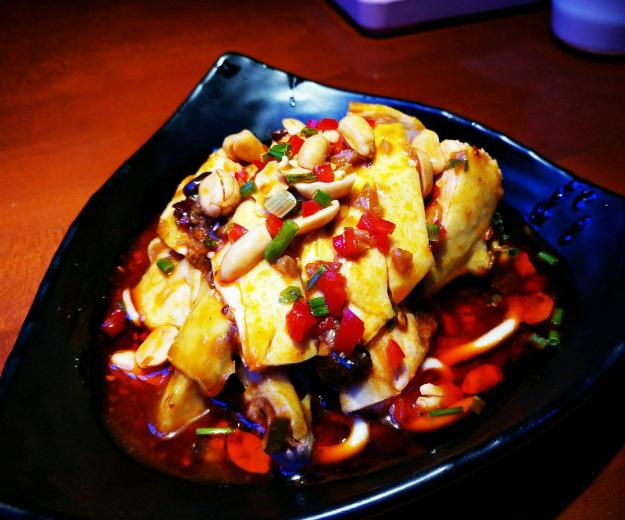 巴啦嘴肉蟹煲加盟