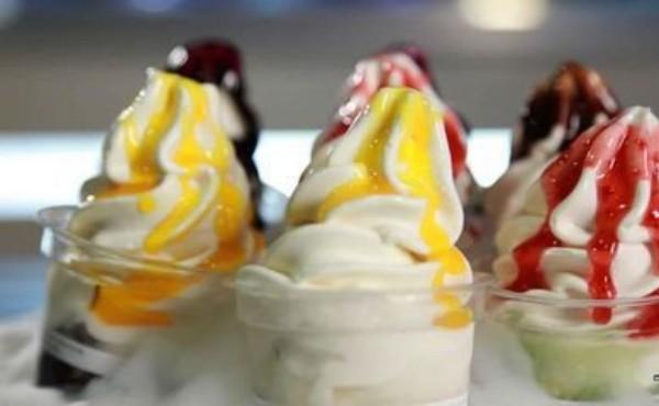 開冰淇淋店選可愛雪