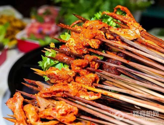 吃鬧熱小郡肝串串香加盟