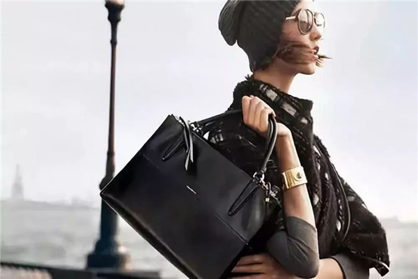 蔻馳女包在多地設有分店