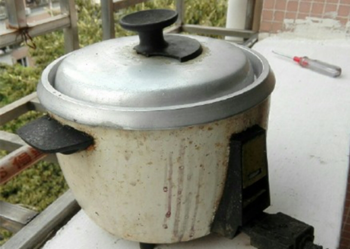 使用了近20年的半球電飯煲